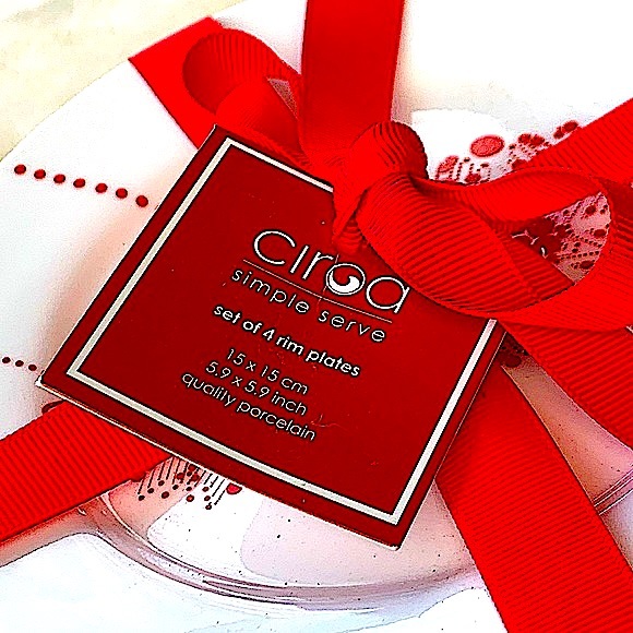 CIROA “SNOWFLAKE ORNAMENTS” SET OF 4 APPETIZER PLATES NWT RED SIMPLE SERVE - Picture 4 of 6